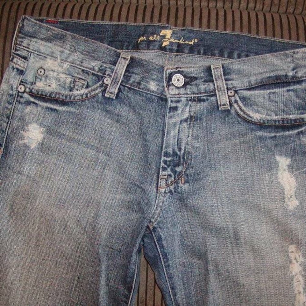 7 FOR ALL MANKIND WOMENS DISTRESSED BERMUDA DENIM ROLLED SHORTS SZ 27 EUC! - Picture 3 of 5